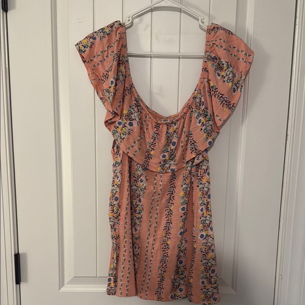 Old Navy women’s top in multicolor floral print wear on or off shoulder